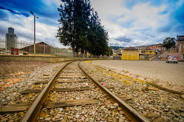 Крупный план железной дороги на железнодорожном вокзале Чимбакалле Кито в Пичинче. Это отправная точка многих роскошных поездов в вулканической области — стоковое фото