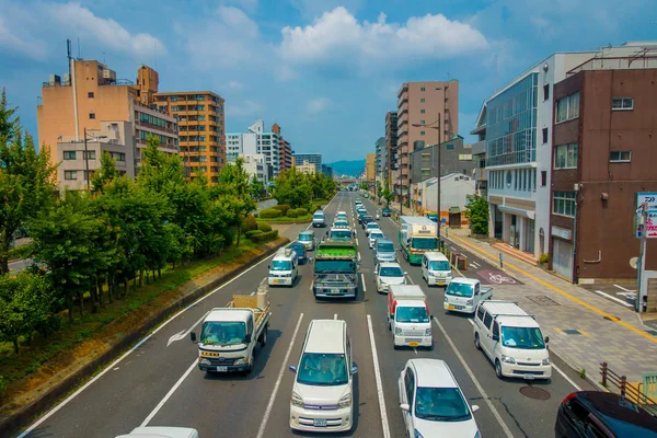 Kyoto, Japonya - 05 Temmuz 2017: Havadan görünümü otomobillerin Kyoto Japonya'da sokakta. Kyoto Metropolis Japonya en kalabalık şehir biridir