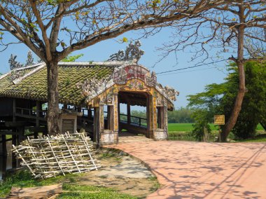 Hue, Vietnam - 13 Eylül 2017: kadar yakın Hue, Vietnam içinde yer alan orman içinde bir eski güzel Hut