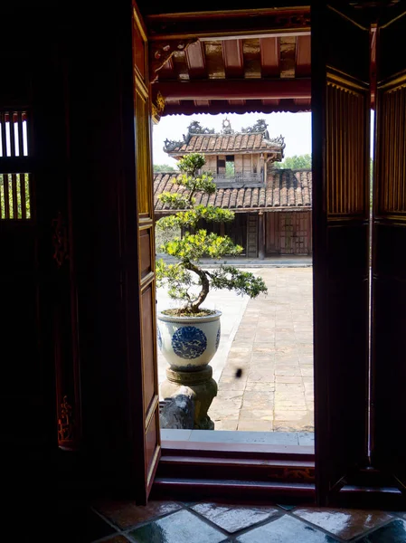 Hue, Vietnam - 13 Eylül 2017: Hue, Vietnam içinde yer alan bir tapınağın eski güzel, yakın çekim