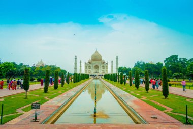 Agra, Hindistan - 20 Eylül 2017: Taj Mahal Hint AGRA şehir Yamuna Nehri'nin güney yakasında bir Fildişi-beyaz mermer Türbesi Uttar Pradesh olduğunu