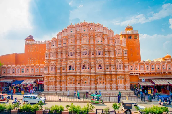 Agra, Hindistan - 20 Eylül 2017: Hawa Mahal Maharaja Jaipur, Krishna'nın taç şeklinde pembe kumtaşı inşa Sarayı kompleksinin bir beş katmanlı harem kanat olduğunu