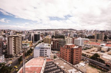 Yeni mimari şirin sokakları, Quito şehir Kuzey bölüm karıştırma Quito modern bölümünden güzel manzara