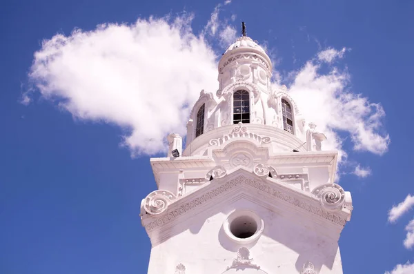 Cúpula da igreja La Compania em Quito Equador América do Sul — Fotografia de Stock