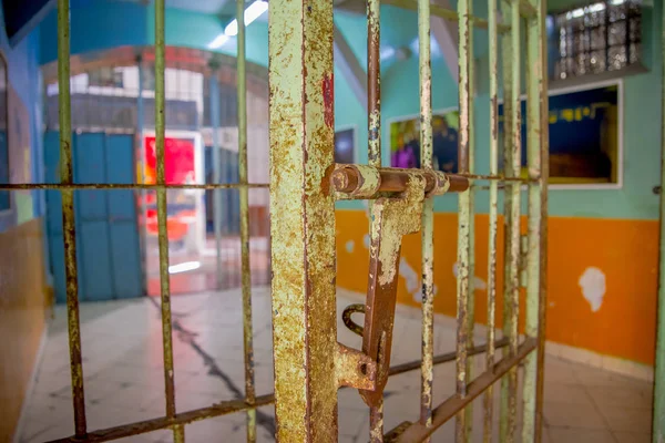 Quito, Ekvator - 23 Kasım 2016: Kapalı görünüm eski sağlam hücre eski hapis ceza Garcia Moreno Quito şehir içinde kendiyakınlarının için terk