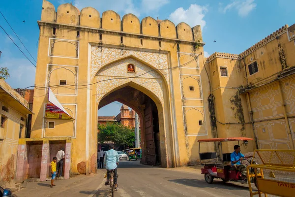 Jaipur, Hindistan - 19 Eylül 2017: City Palace, Jaipur, Rajasthan, Hindistan karmaşık bir saray. Koltuk Maharaja Jaipur, Kachwaha Rajput klan başkanı oldu