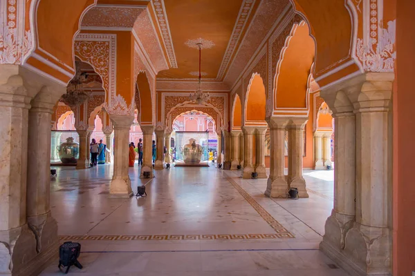 JAIPUR, INDIA - 19 SETTEMBRE 2017: Museo Chandra Mahal, Palazzo della Città a Pink City, Jaipur, Rajasthan, India — Foto Stock