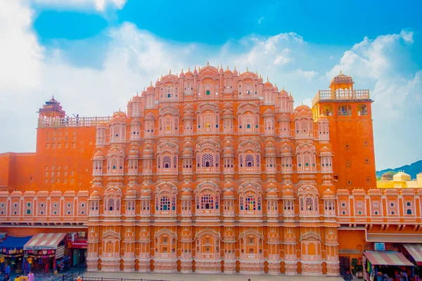 Agra, Hindistan - 20 Eylül 2017: Hawa Mahal Maharaja Jaipur, Krishna'nın taç şeklinde pembe kumtaşı inşa Sarayı kompleksinin bir beş katmanlı harem kanat olduğunu
