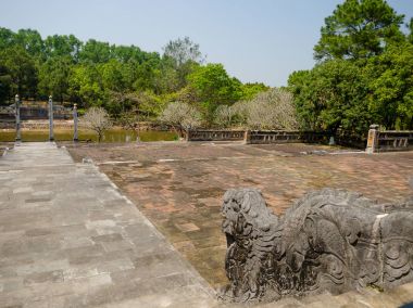 Köşk Bahçe Kalesi içinde ton üzerinde Dragon dekor. Vietnam
