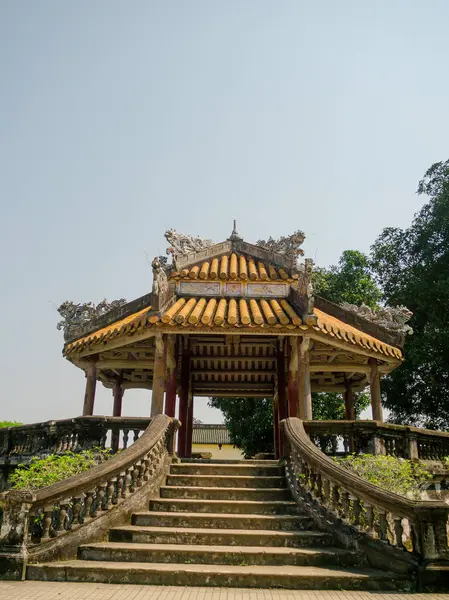 Hue, Vietnam - 13 Eylül 2017: kadar yakın Hue, Vietnam içinde yer alan orman içinde bir eski güzel Hut