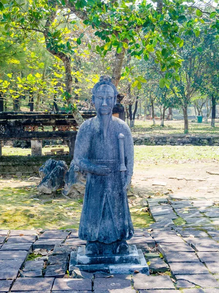 Hue, Vietnam - 16 de marzo de 2017: Estatua apedreada en Hue, Vietnam —  Fotos de Stock