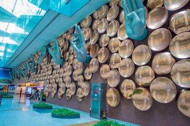 Delhi, Hindistan - 19 Eylül 2017: Mudras ya da el hareketleri Indira Gandhi Uluslararası Havalimanı Yeni Delhi. 2009 yılından bu yana ülkenin en işlek Havaalanı havaalanıdır