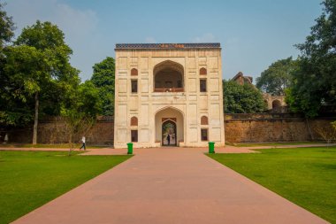 Delhi, Hindistan - 19 Eylül 2017: Güzel Terasımdan girişinde Hümayun mezar Delhi, Hindistan