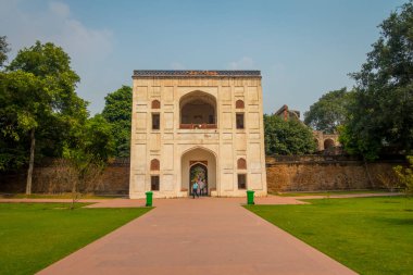 Delhi, Hindistan - 19 Eylül 2017: Güzel Terasımdan girişinde Hümayun mezar Delhi, Hindistan