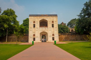 Delhi, Hindistan - 19 Eylül 2017: Güzel Terasımdan girişinde Hümayun mezar Delhi, Hindistan