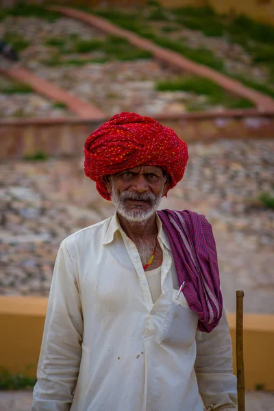 Jaipur, India - September 19, 2017: Close up of an unidentified Indian man with beard, wearin a red turban on the streets of Jaipur, India — Stock Photo, Image