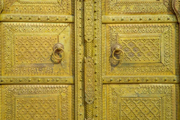 シティ パレスのジャイプール、インド - 2017 年 9 月 19 日: ゴールデン ドア。ジャイプール, インド — ストック写真