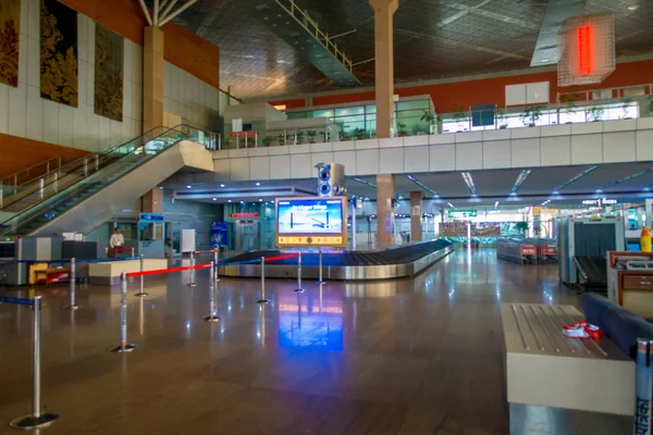 Delhi, India - 19 September 2017: Indoor weergave van de big band waar de bagage kwam in de internationale luchthaven van Delhi, Indira Gandhi International Airport is de drukste 32th in de wereld — Stockfoto