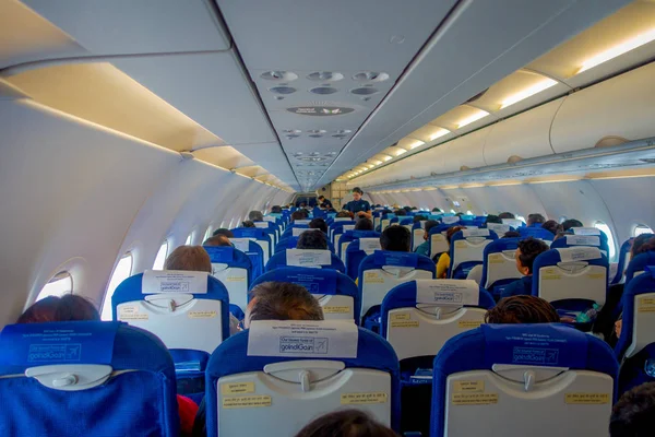 DELHI, INDIA - 19 DE SEPTIEMBRE DE 2017: Vista interior del asiento de tarifa de clase económica en Air India A320. AI es un miembro estrella de la alianza, en la India — Foto de Stock