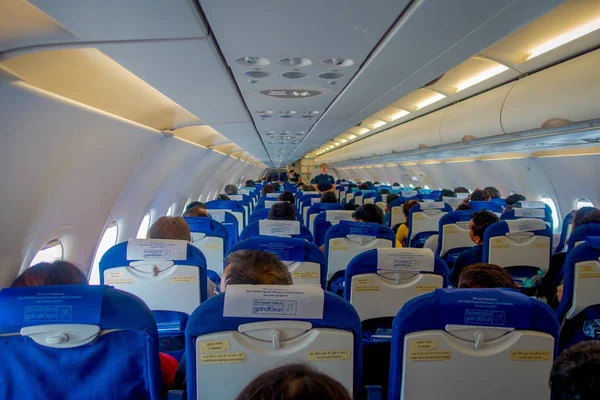 DELHI, INDIA - 19 DE SEPTIEMBRE DE 2017: Vista interior del asiento de tarifa de clase económica en Air India A320. AI es un miembro estrella de la alianza, en la India — Foto de Stock