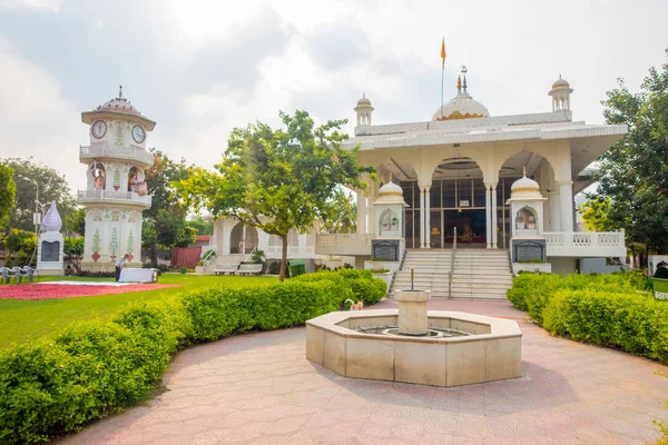 Jaipur, Indie - 19 września 2017: Piękny budynek kompleksu w mieście Jaipur z wspaniałą stoczni z fontanną w środku w Jaipur Indie — Zdjęcie stockowe