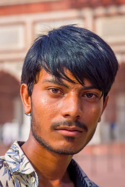 一名身份不明的印度男子，街上的琥珀色，印度的琥珀色，印度-2017 年 9 月 19 日： 肖像 — 图库照片