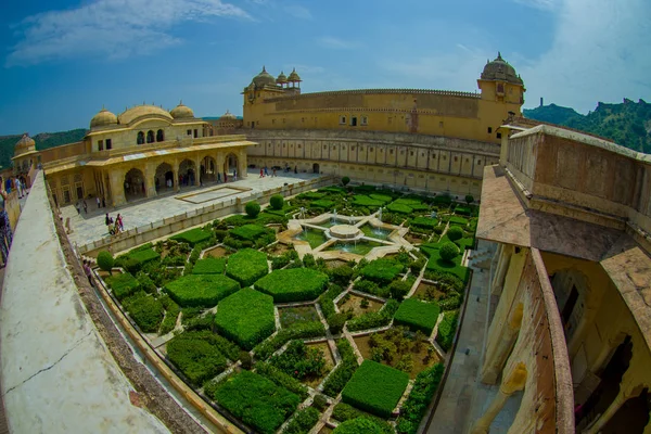 Bella vista aerea del giardino del forte ambra a Jaipur, India, effetto occhi di pesce — Foto Stock