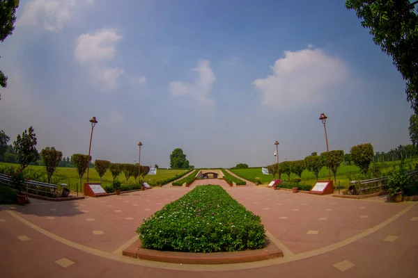 Delhi, indien - 25. september 2017: herrlicher blick auf den park, in dem sich der rajghat befindet, neues delhi als denkmal an der mahatma gandhis leichenverbrennungsstätte, in delhi indien, eye fish effect — Stockfoto