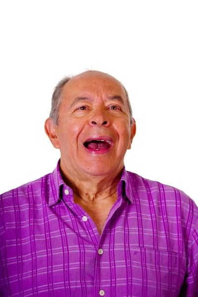 Retrato de un hombre maduro feliz riendo muy fuerte y llevando una camiseta cuadrada púrpura en un fondo blanco —  Fotos de Stock