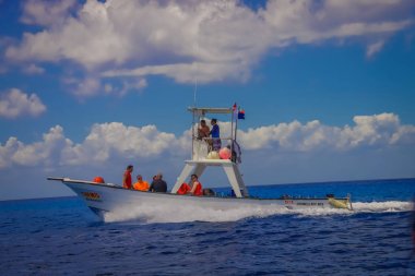 Cozumel, Meksika - 23 Şubat 2017: Onun parlak masal gibi mercan resifleri için dünyanın en iyi dalış yerlerinden, Cozumel Adası da biri doğal plajları çeşitli ev