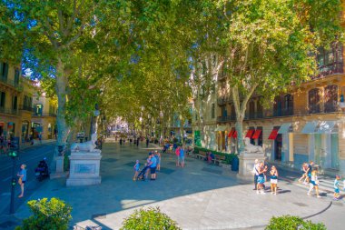 Palma De Mallorca, İspanya - 18 Ağustos 2017: Üstten görünüm kimliği belirsiz kişi Boulevard tarihi Palma de Mallorca, İspanya, Avrupa'nın, yürüyüş