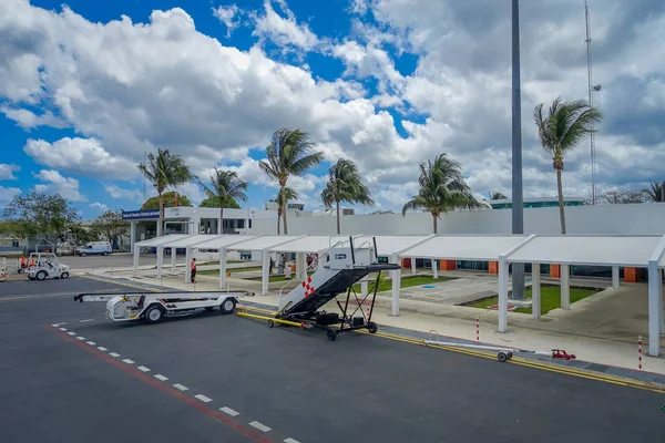 COZUMEL, MEXICO - MARCH 23, 2017: The beautiful airport of cozumel in a cloudy day, front day — Stock Photo, Image