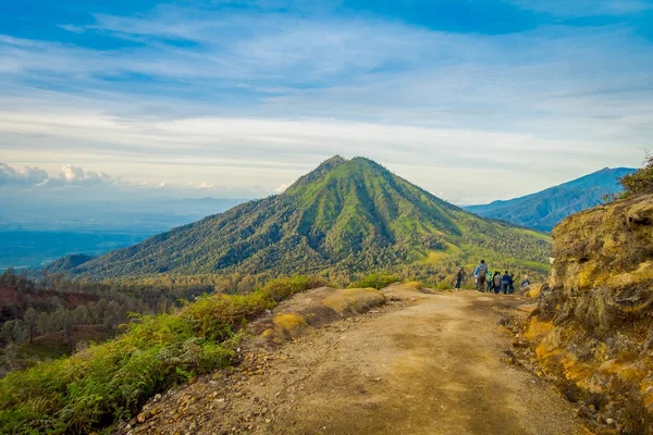 KAWEH IJEN, INDONESIA: Beautiful shot of high altitude landscape with green mountains in the distance — Stock Photo, Image
