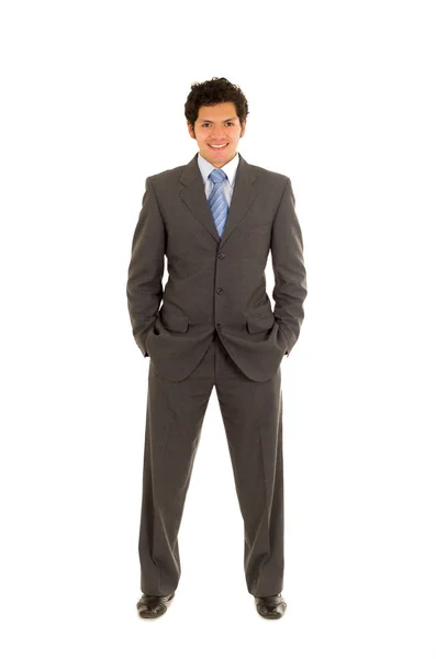 Pohledný mladý muž s kudrnatými vlasy, na sobě pěkný oblek a pózuje v bílém podkladu po celé délce — Stock fotografie