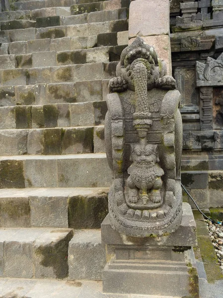 Detail von Mahara des Candi Siwa Shiva Tempels im Prambanan Tempelkomplex. 9. Jahrhundert hinduistische Tempelanlage in der Nähe von Yogyakarta in Zentraljava, Indonesien — Stockfoto