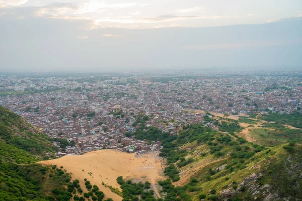 ラジャスタン州、インドの都市の建物の古い街並みのジャイプール、インド - 2017 年 9 月 20 日: 美しい空撮 — ストック写真