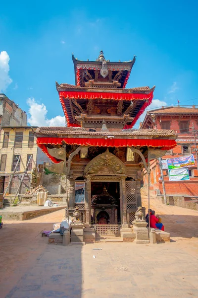 BHAKTAPUR, NEPAL - 04 DE NOVIEMBRE DE 2017: Antiguo templo hindú en la plaza Durbar en Bhaktapur, esta es la ciudad con más templos para el área — Foto de Stock