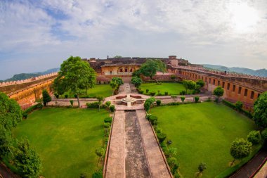 Amber fort Rajasthan Jaipur Hindistan, balık göz etkisi Antik Hint sarayda güzel kapalı Bahçe