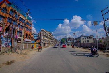 Nagarkot, Nepal 11 Ekim 2017: onların motosiklet Nagarkot Nepal, balık göz etkisi şehir etrafında sürme bazı insanların kapat