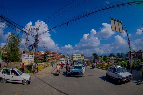 Nagarkot, nepal 11. oktober 2017: blick auf dowtown mit unbekannten menschen, die mit ihren motorrädern in nagarkot nepal durch die stadt fahren, fish eye effect — Stockfoto