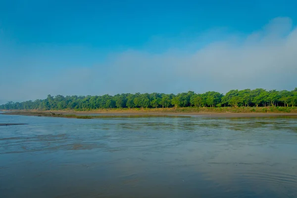 Beautiful view of Chitwan National Park with a river, mainly covered by jungle — Stock Photo, Image