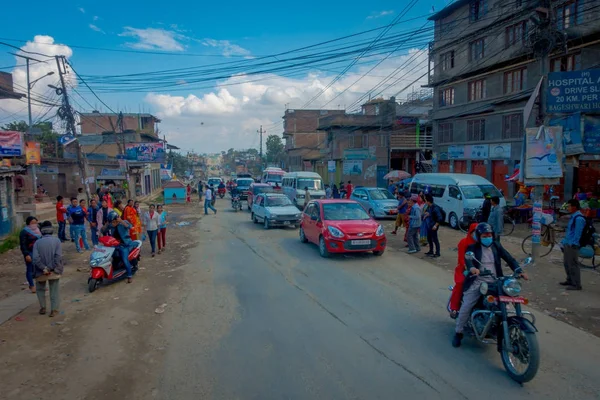 POKHARA, NEPAL OCTOBER 10, 2017: Outdoor view of asphalted road with some motorbikes, cars parked around in the street, located in Pokhara, Nepal — Stock Photo, Image