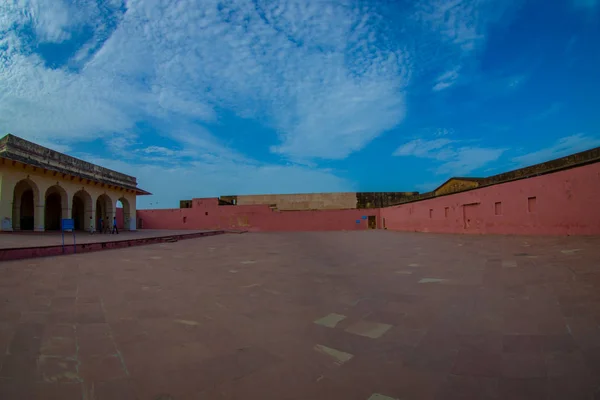 Primo piano di un muro rosa lapidato all'aperto nel palazzo di Amber Fort, situato ad Amer, Rajasthan, India — Foto Stock