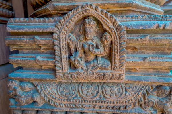 Káthmándú, Nepál 15 října 2017: Zblízka vyřezávaných detailů Shiva na starý královský palác v Káthmándú, Durbar Square v Nepálu — Stock fotografie