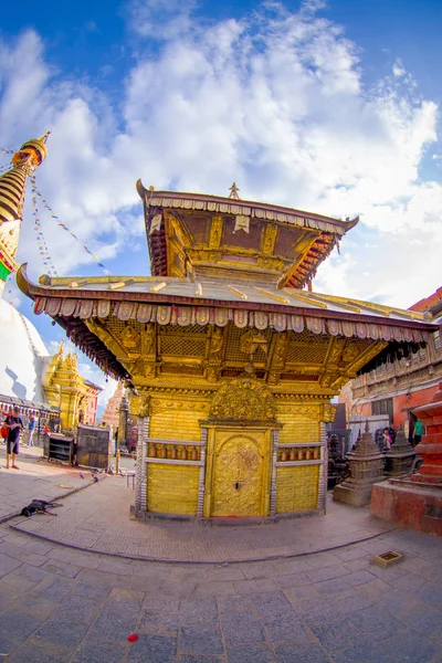 KATHMANDU, NEPAL OCTOBER 15, 2017: Beautiful golden building on the Bodhnath Stupa in Kathmandu, in a beautiful blue sky in Nepal, fish eye effect — Stock Photo, Image