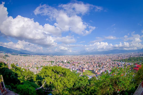 スワヤンブナート、ネパールからカトマンズ市内の眺めの美しい風景 — ストック写真