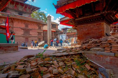 Katmandu, Nepal 15 Ekim 2017: Açık görünüm tuğla Durbar Meydanı Katmandu, Nepal başkenti olarak 2015 yılında depremden sonra hasarlı binalar