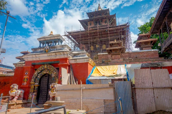 ネパールの首都カトマンズのダルバール広場の 2015 年に地震後の損傷を受けた建物のカトマンズ、ネパール 2017 年 10 月 15 日: 屋外の眺め — ストック写真