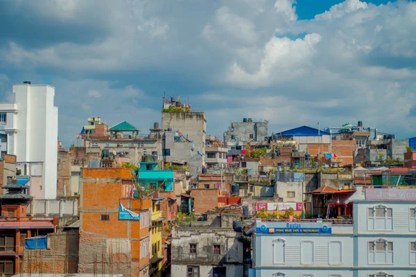 KATHMANDU, NEPAL OUTUBRO 15, 2017: Bela paisagem da cidade de Katmandu vista de Swayambhunath — Fotografia de Stock