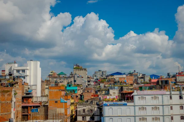 KATHMANDU, NEPAL OUTUBRO 15, 2017: Bela paisagem da cidade de Katmandu vista de Swayambhunath — Fotografia de Stock